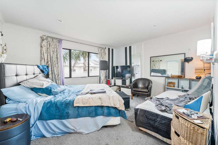 81 Royal Road Massey_10