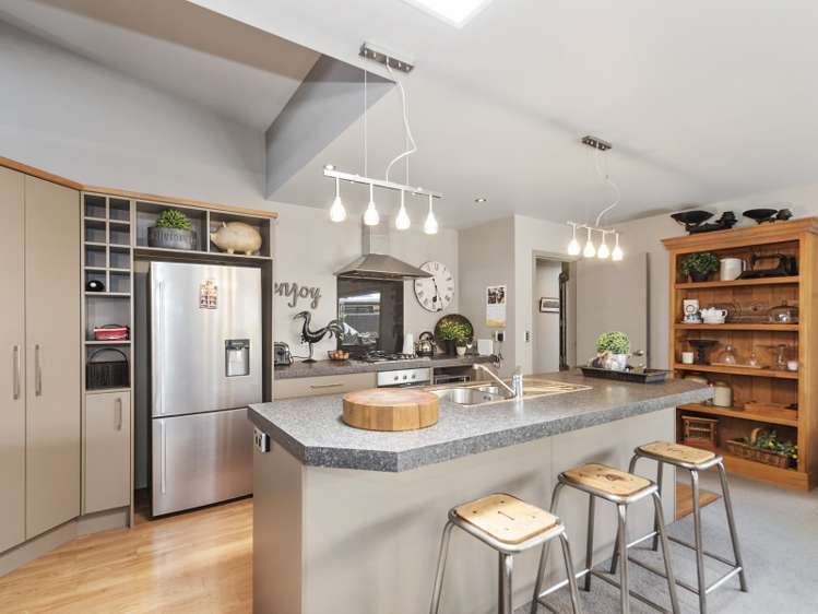 82 Saint James Drive Huntington_8