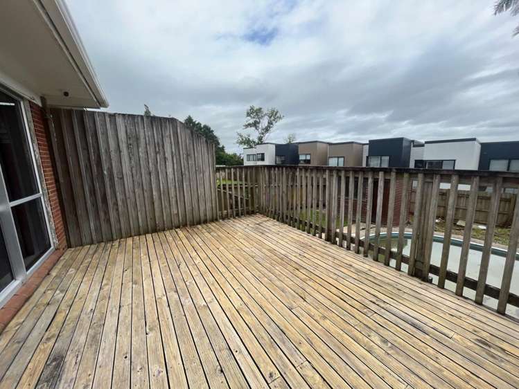 64 Royal Road Massey_11