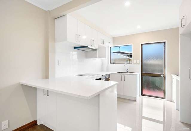 Sunny 2BR Home in Mt Wellington