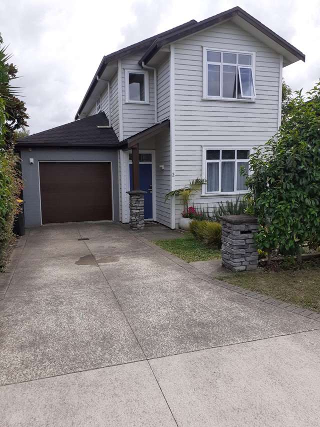 Fabulous family home in ever popular Karaka