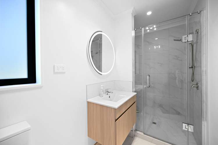 2A Oku Close Hillcrest_7