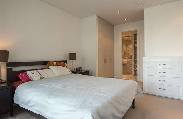 1509/26 Albert Street  (inc power, water, internet) 10015_4