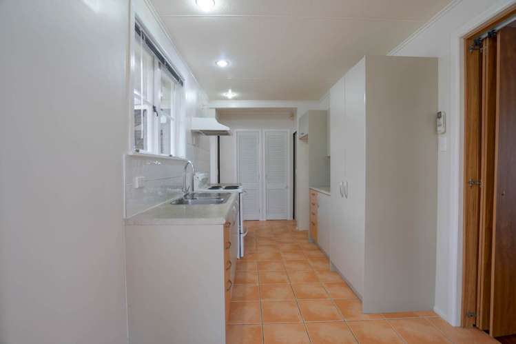 85 Titirangi Road New Lynn_11