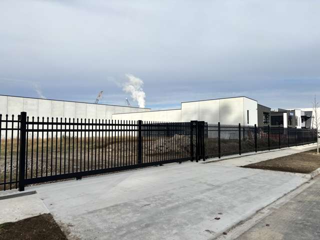 Secure industrial yard with serious potential