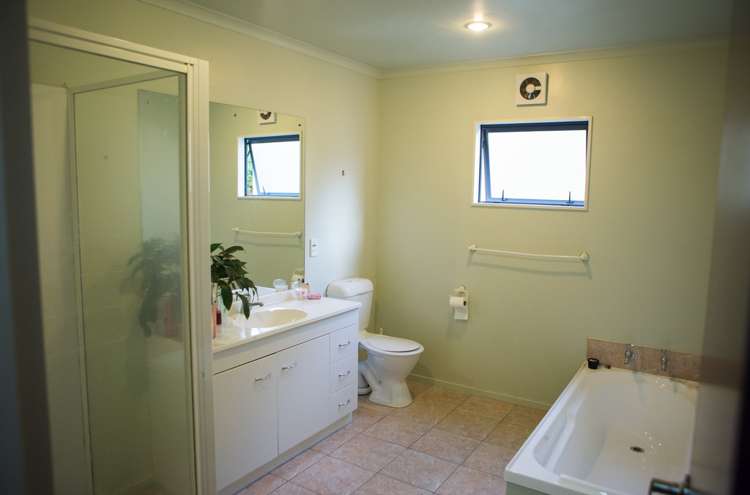 5/5 Court Road Tawa_16