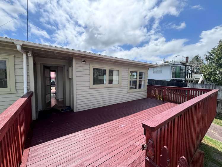 1/8 Quiet Street Te Atatu South_15