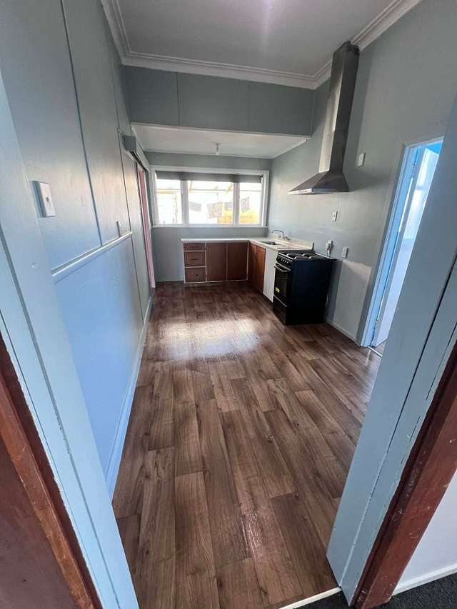 WARM LARGE 4 BEDR00M H0USE