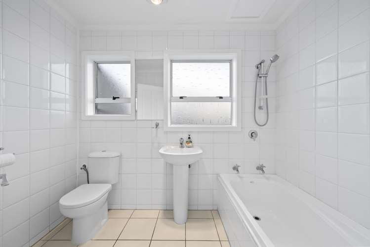 241 Shortland Street Aranui_16