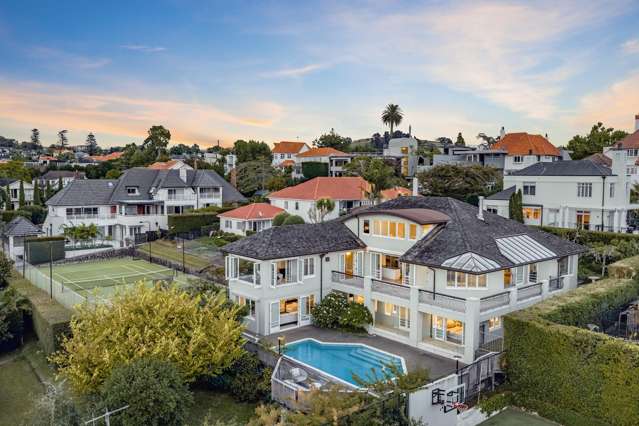 Resort-style estate on 2328sqm with tennis court