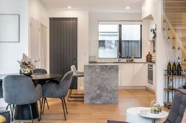 5/4 Glen Atkinson Street_2