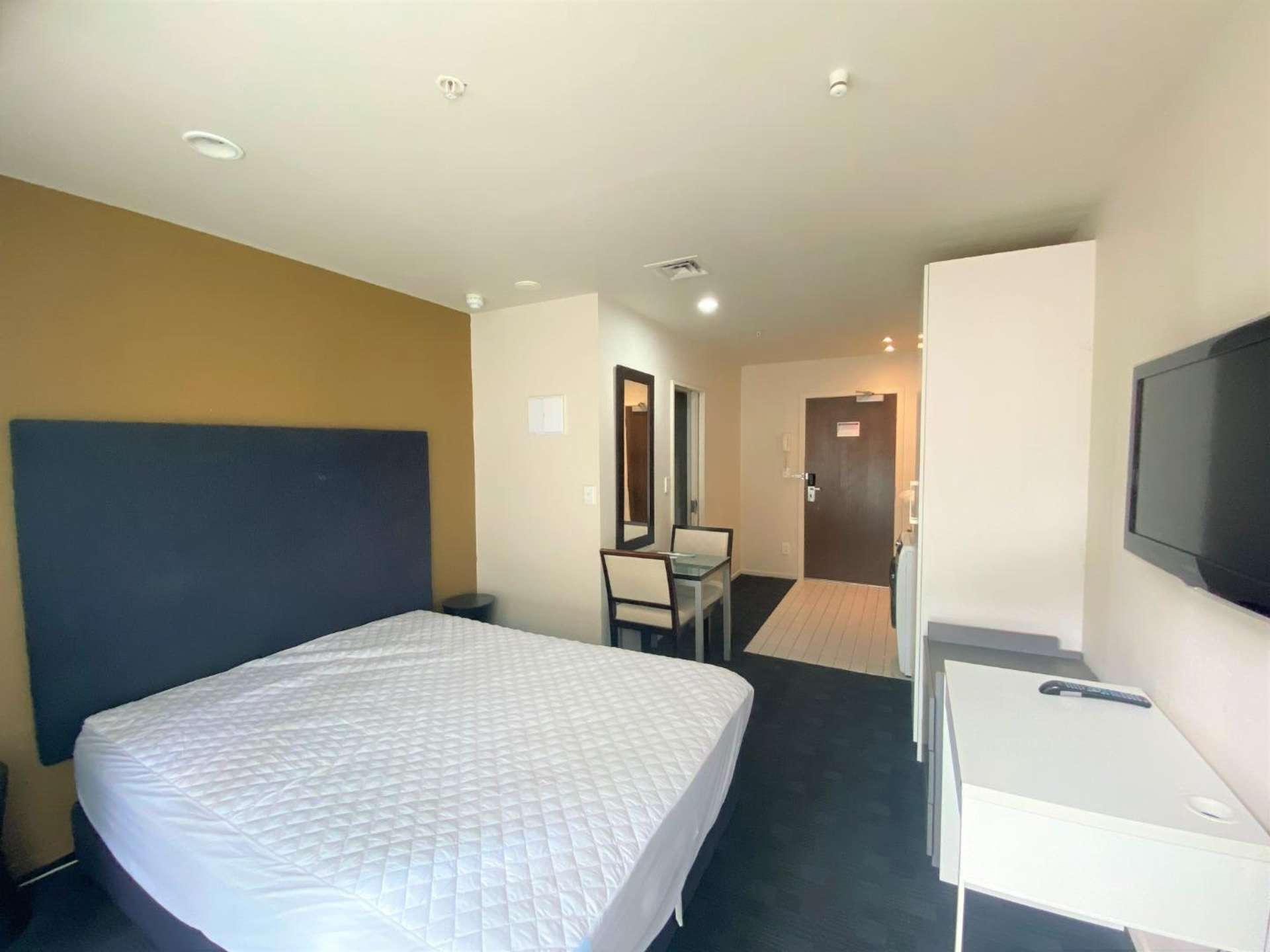 713/10 The Quadrant, Waterloo Street 10015_0