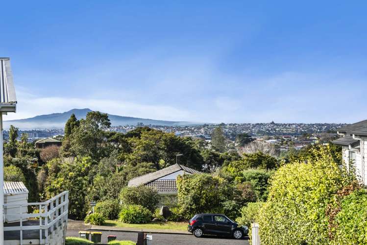 3/7 Lydia Avenue Northcote_2