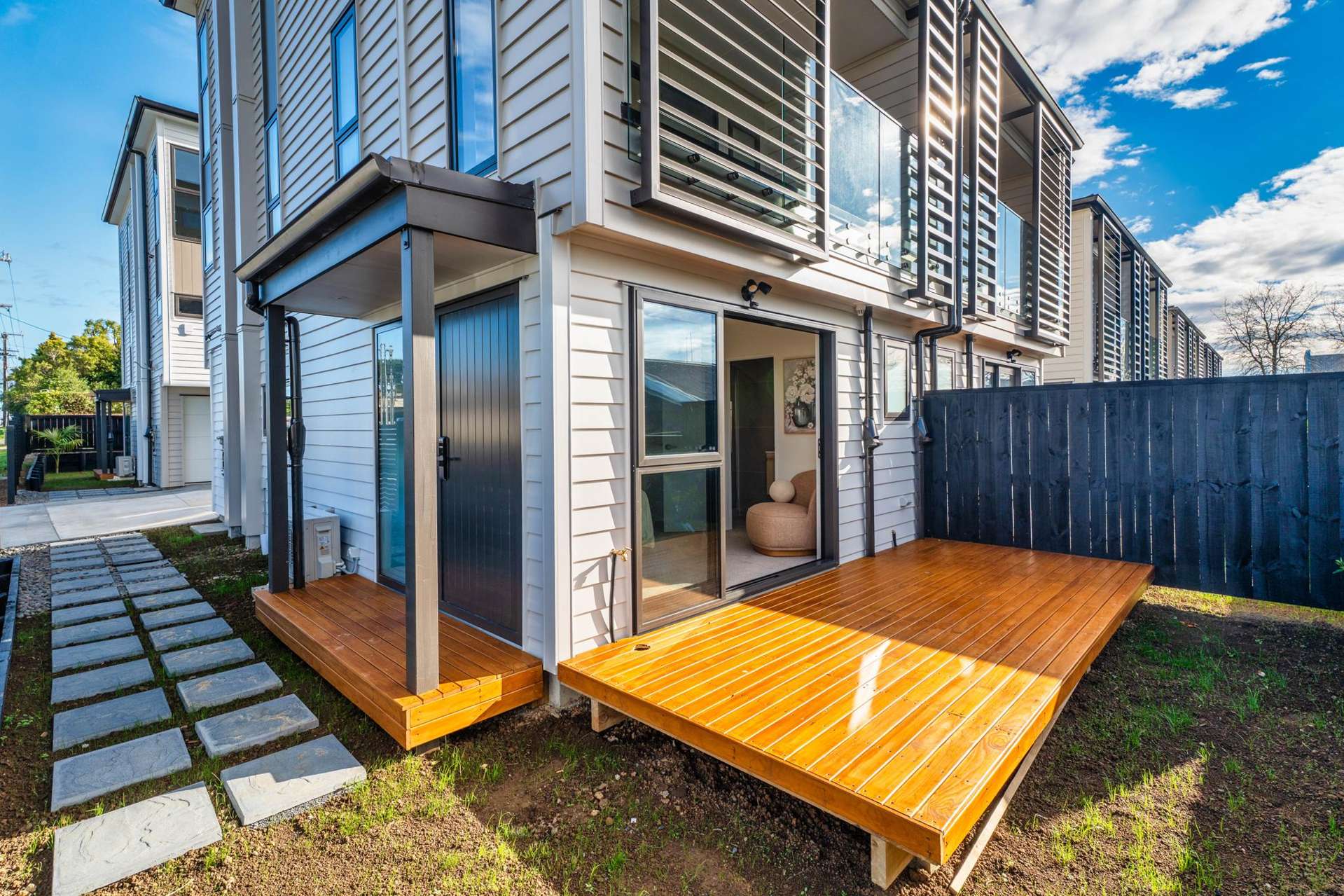 14&16 Woodford Ave Henderson_0