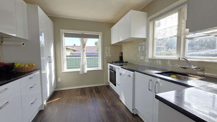 195 Stokes Valley Road Stokes Valley_4