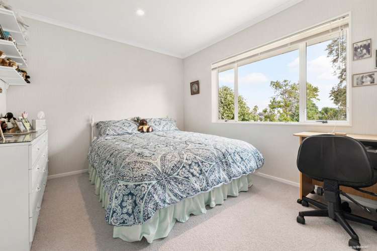 18 Gillett Place Botany Downs_11