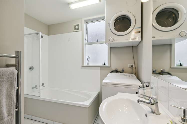 3/127 Queens Drive Lyall Bay_10