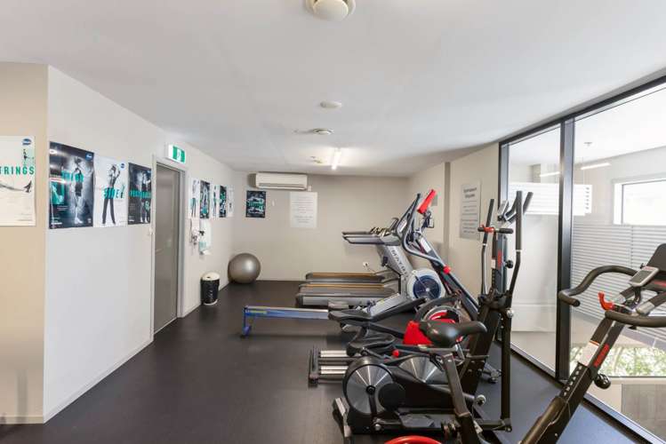 2f/5 Furneaux Way Remuera_14