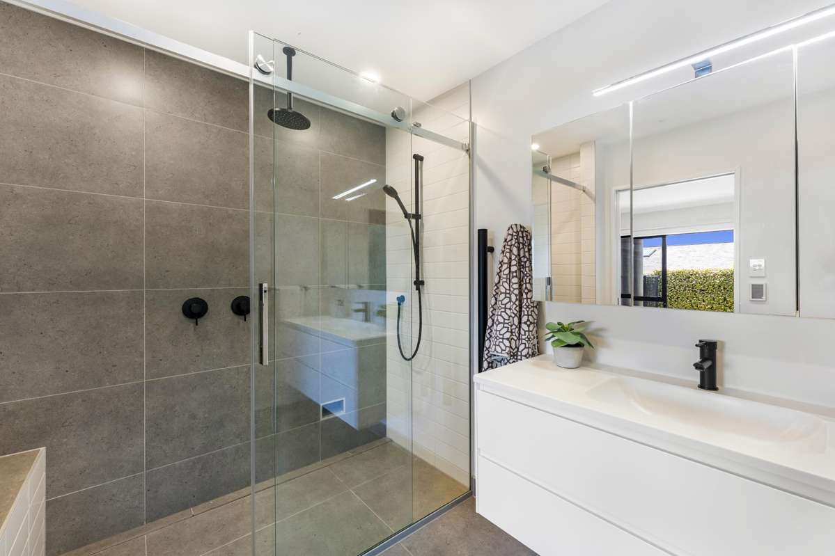 77B Waiatarua Road_5