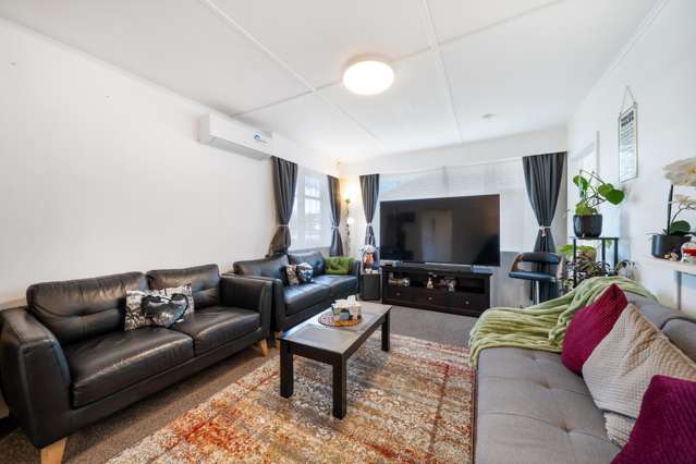 17 Strand Crescent Naenae_1