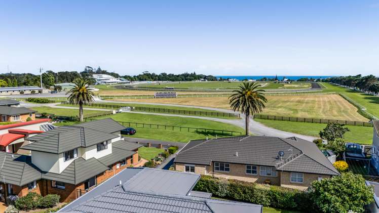 6 Saddle Row Welbourn_3