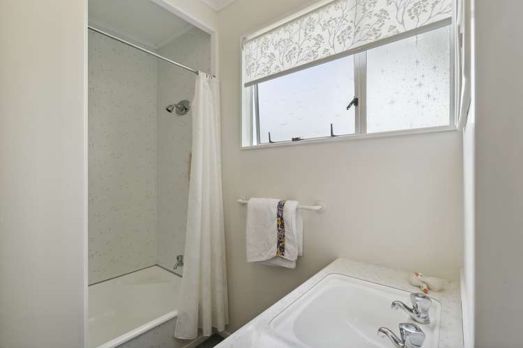 56 Fyvie Avenue Tawa_12