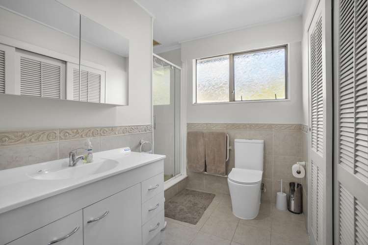 52 Mcenroe Grove Naenae_15