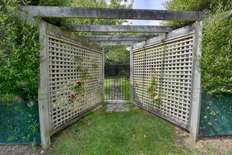 11 Rock Street Gore Surrounds_17