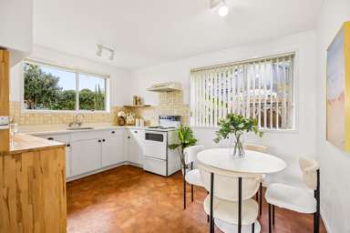 2/4 Aylmer Court_4