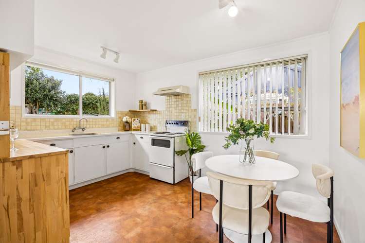 2/4 Aylmer Court Eastern Beach_4