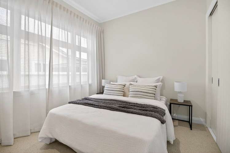 10 Joan Street Pt Chevalier_11