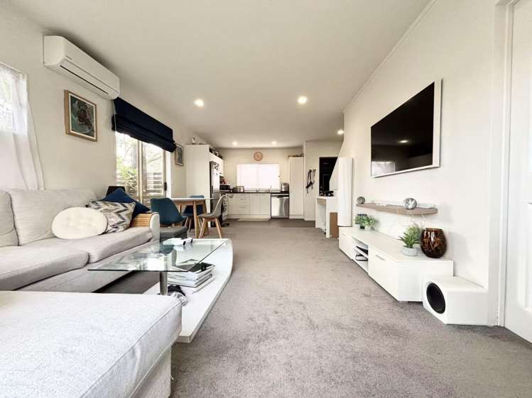 1 Butia Avenue Henderson_3