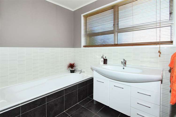 24 Tweed Road Papakowhai_7