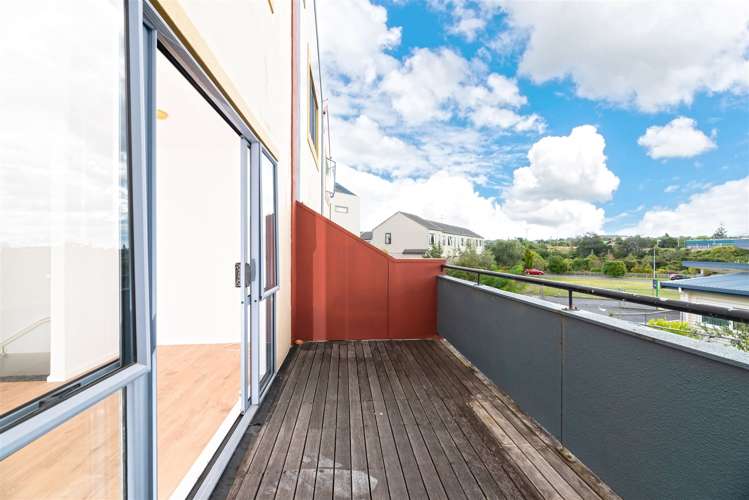 22/14 Ambrico Place New Lynn_1