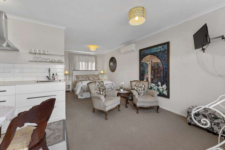 4 Montague Grove Stratford_16