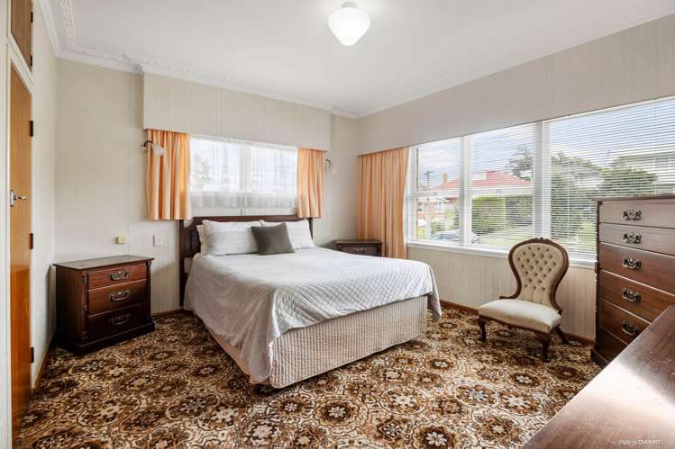 13 Currie Avenue Hillsborough_15