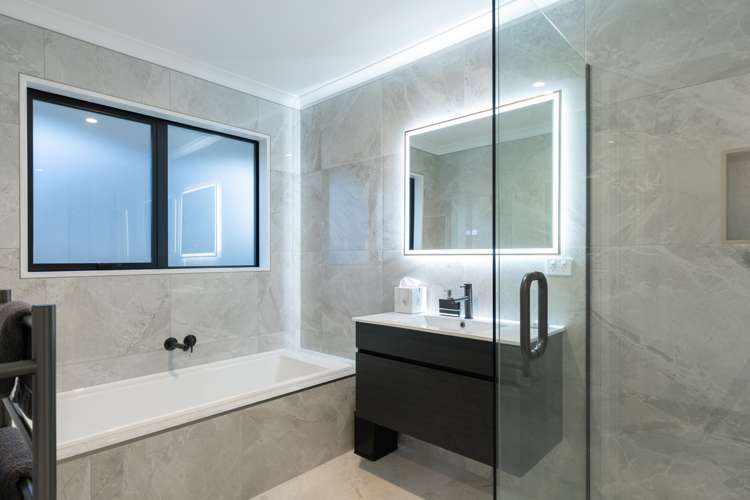 3 Caproni Road Burleigh_14