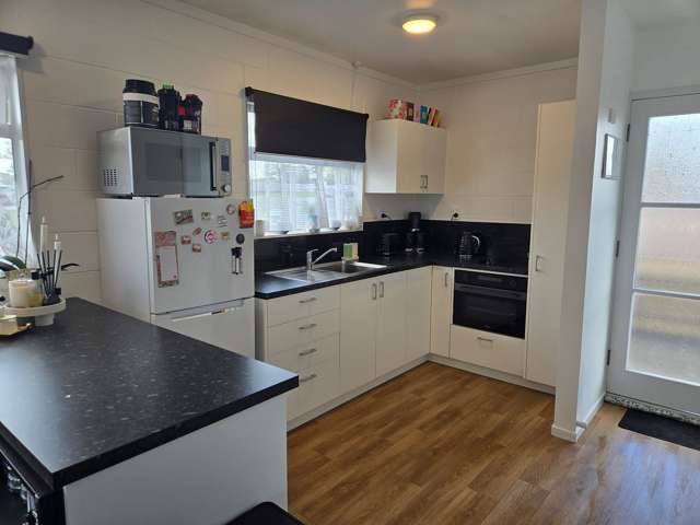 Apart 6, 2 bdrm, Prime Location, w Private Balcony