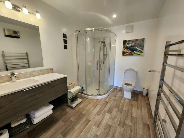 10 Gilbert Road Paroa_23