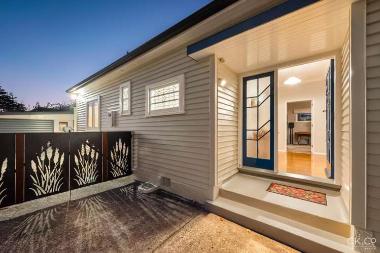 7 Anderson Grove Epuni_25