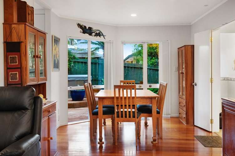 23 Pinewood Grove Botany Downs_7