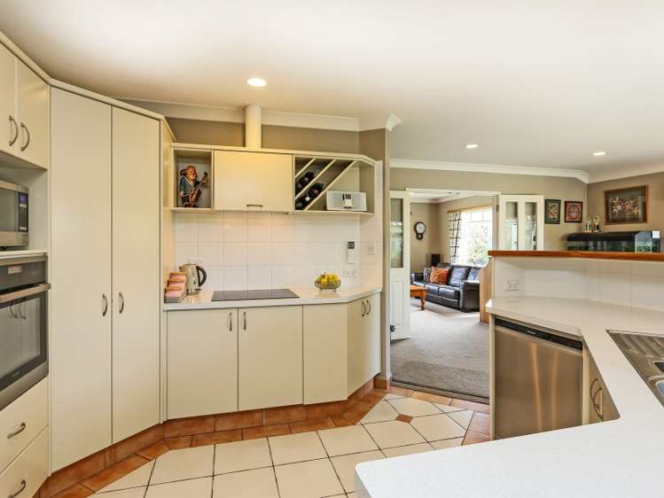 77 Kensington Drive Taradale_8