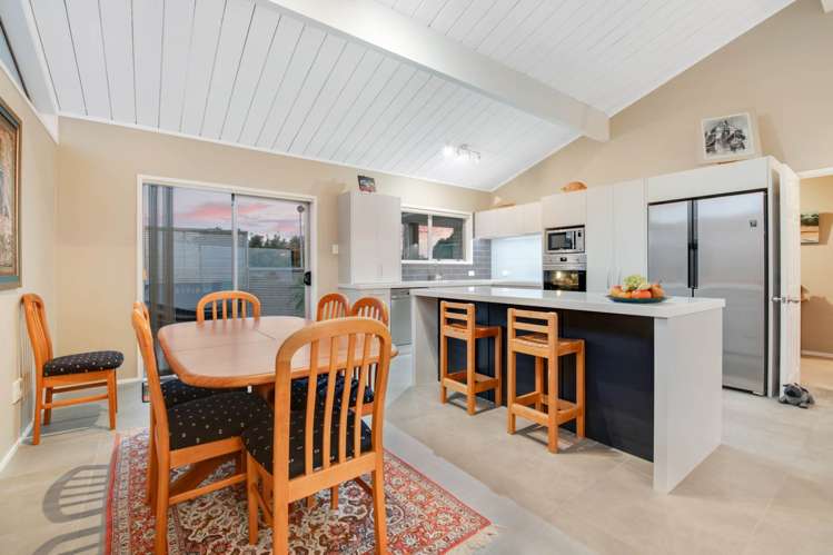 35 Roberts Road Matakatia_12