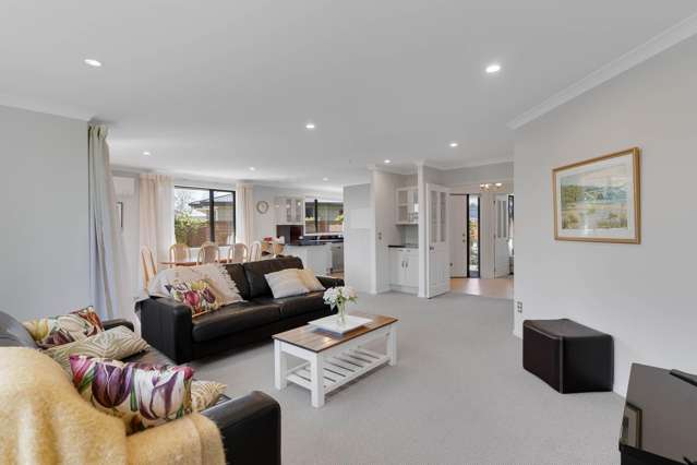 Smart, Easy Living Close to Town