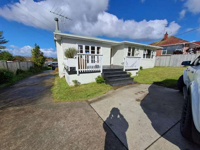 57 Tiroroa Avenue, Te Atatū South