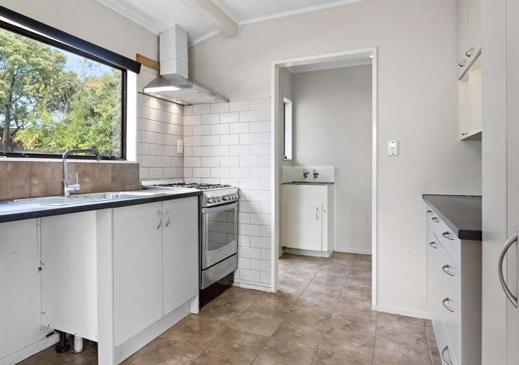 4/14 Beaubank Road Kelston_2