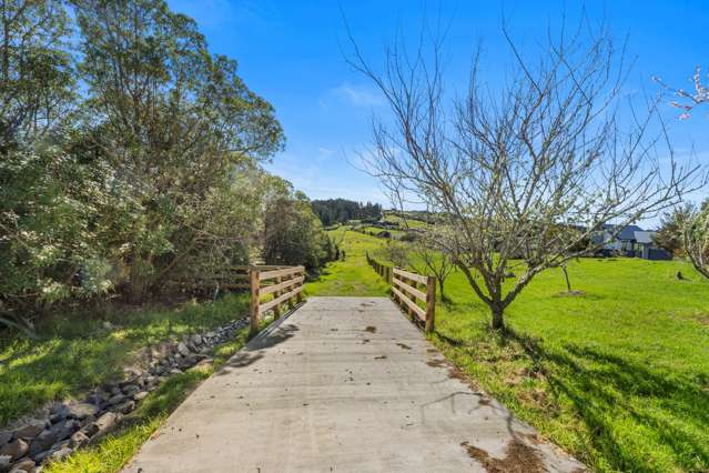 Sunny Site With Brynderwyn Views