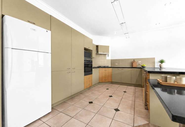 5 Springwater Vale Unsworth Heights_13