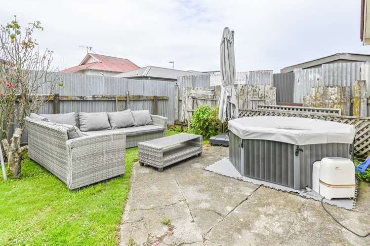 433 Dalcross Street Mayfair_10