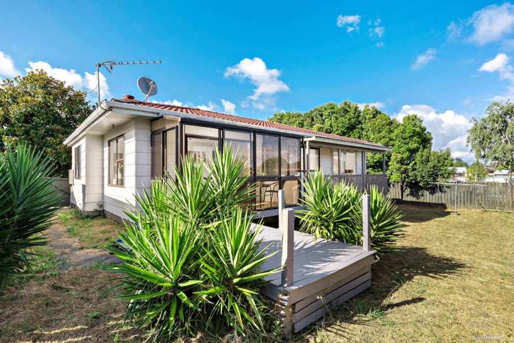 2/32 Kennington Drive Clendon Park_0